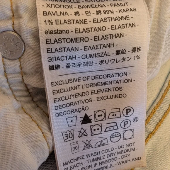 Distressed Levi's jean - Picture 8 of 9